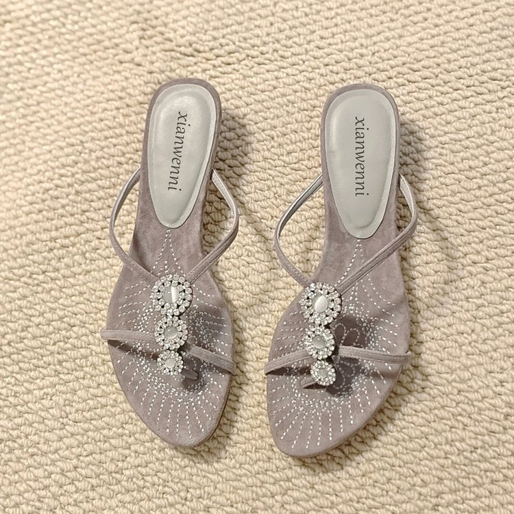 2026 Summer New French Vintage Gem Inlaid One Strap Slippers Women Outdoor Embroidery Toe Post Kitten Heel Sandals