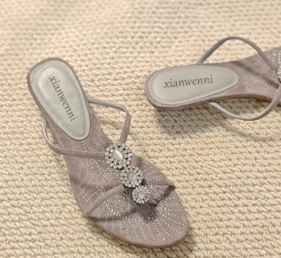 2026 Summer New French Vintage Gem Inlaid One Strap Slippers Women Outdoor Embroidery Toe Post Kitten Heel Sandals